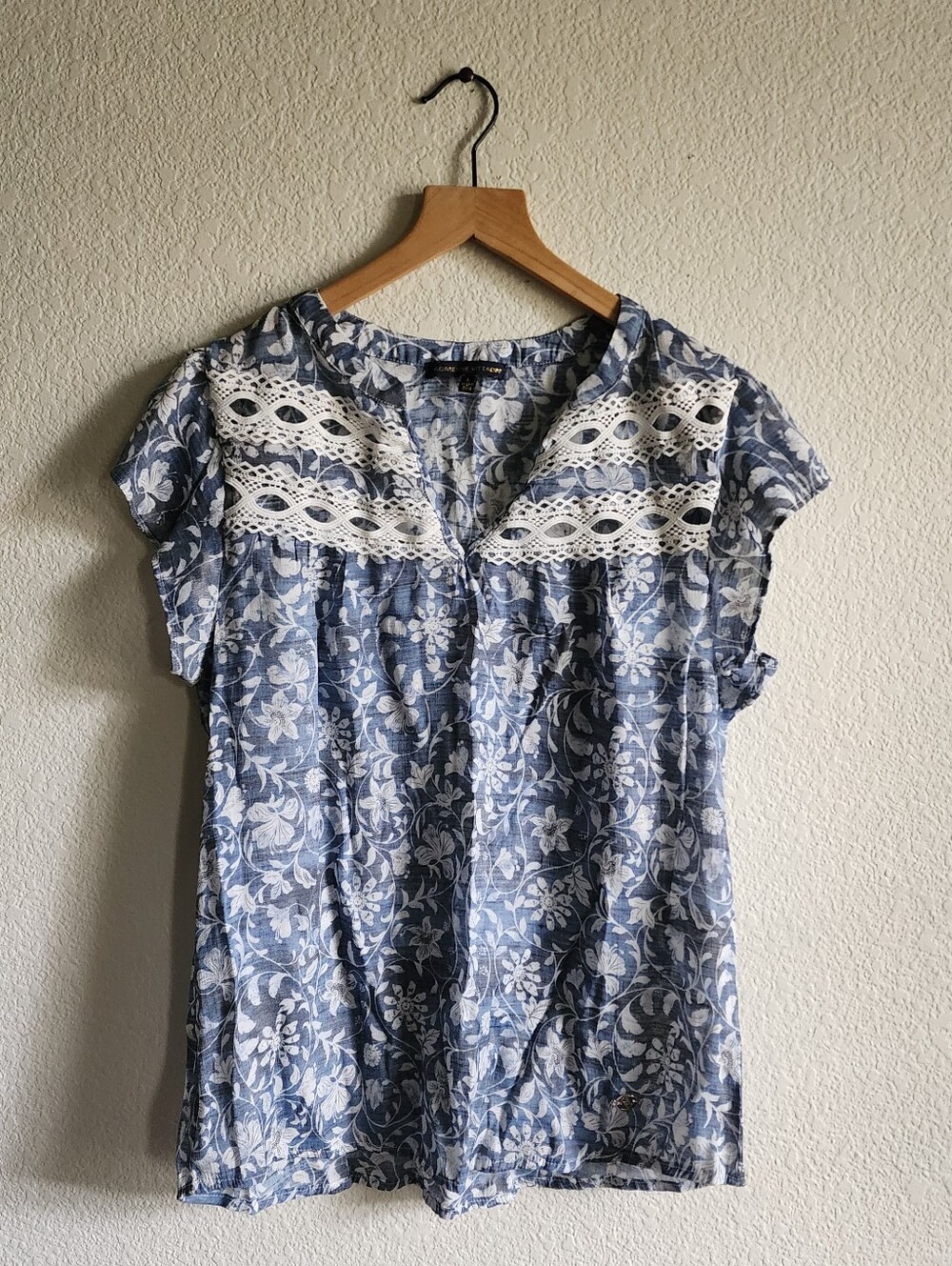 Adrienne Vittadini Floral Lace Lightwight Large Blouse